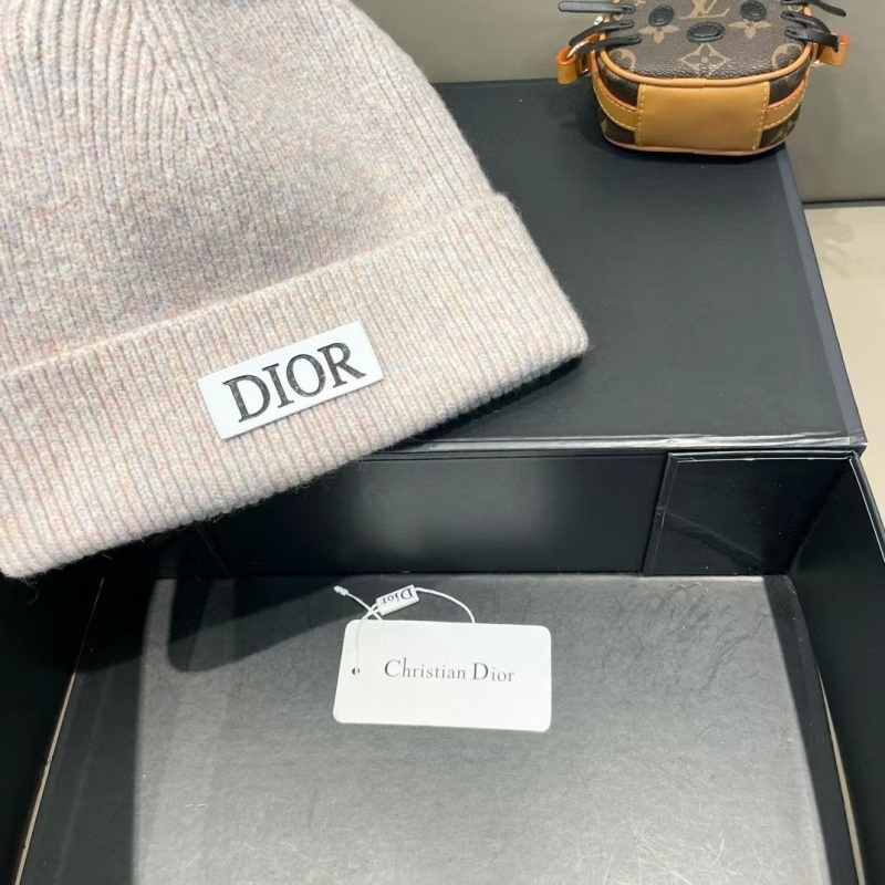 CHRISTIAN DIOR